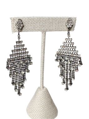 5/$25 😻 Crystal Fringe Drop Earrings - Silver Tone